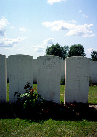 Arneke War Graves